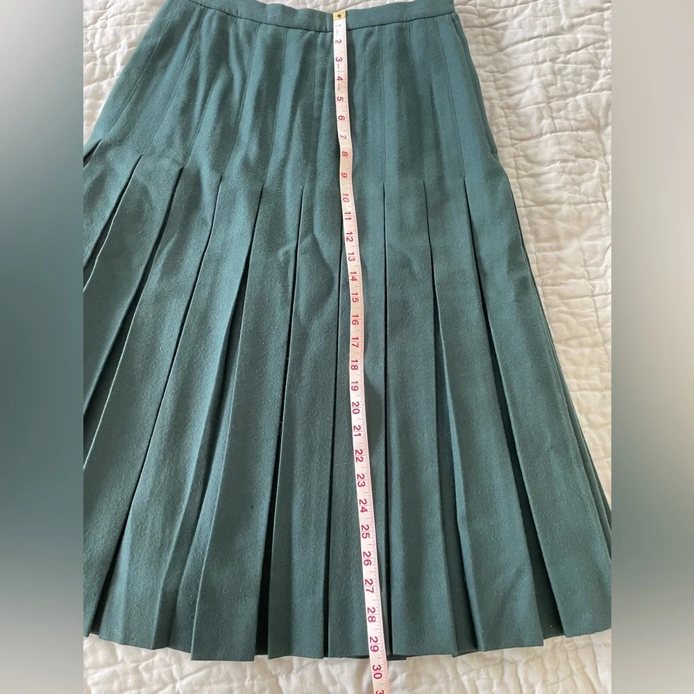 Vintage Burberry pleated wool skirt - Picture 3 of 8